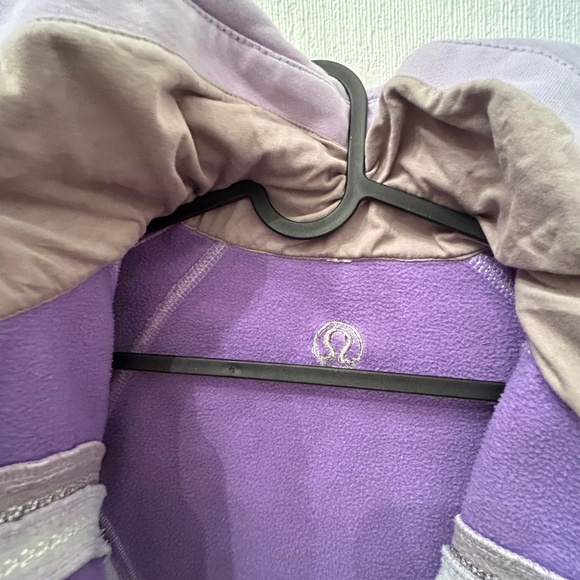✨ 2/$30 ✨ Lavender lululemon scuba sweatshirt in size 6 - Picture 5 of 8